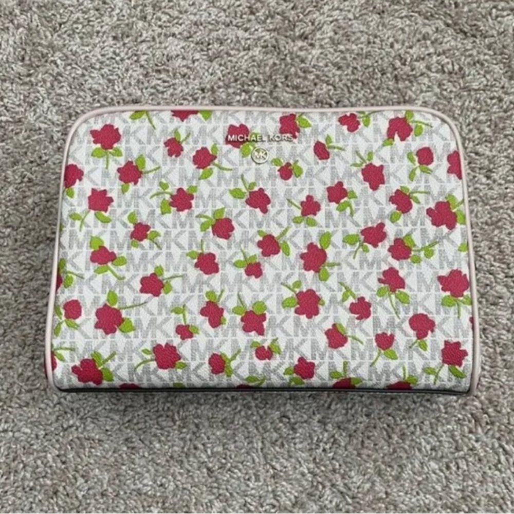 🆕NWOT Michael Kors Jet Set Large Zip Around Travel Pouch • Vanilla / Floral